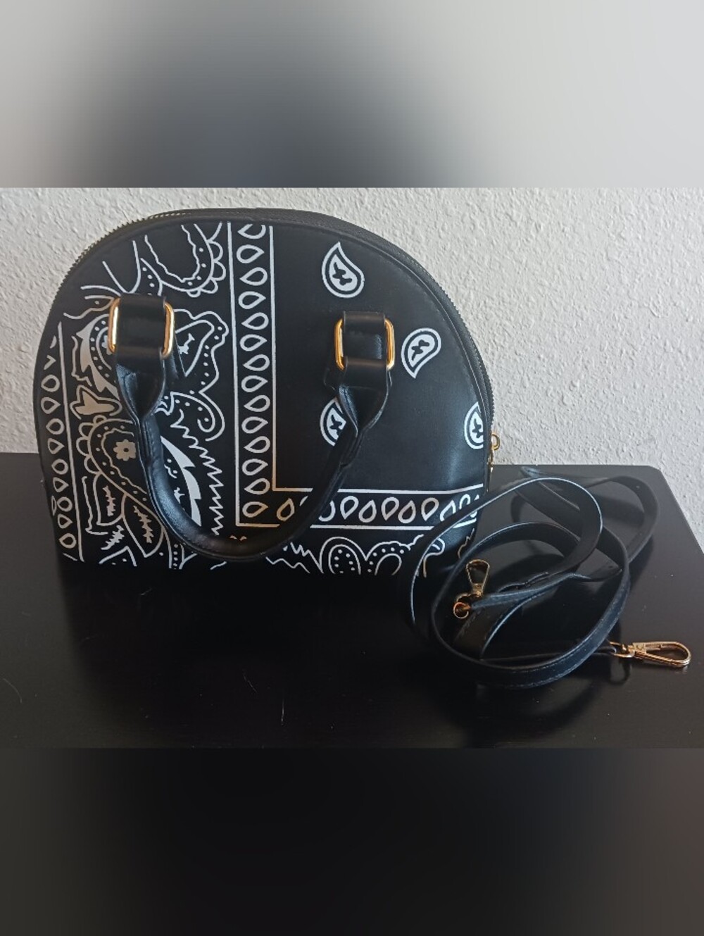 New Bandana Black Crossbody Zipped Purse NWOT
